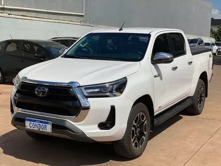 Toyota Hilux Branco 5