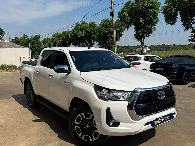 Toyota Hilux Branco 6