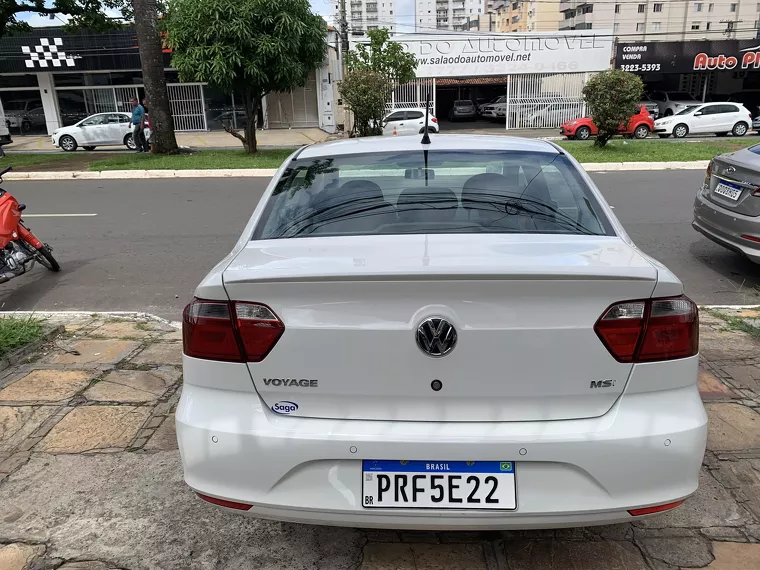 Volkswagen Voyage Branco 10