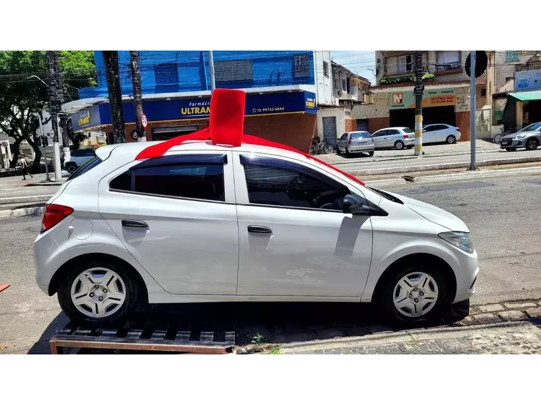 Chevrolet Onix Branco 2