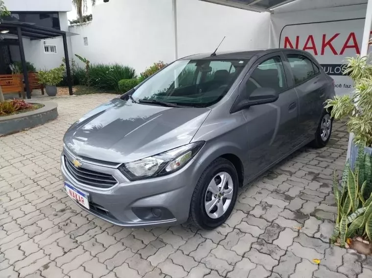 Chevrolet Onix Cinza 1