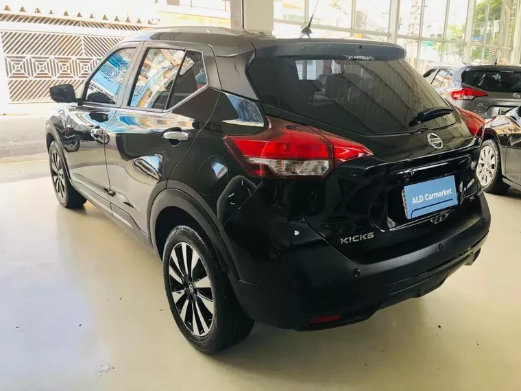 Nissan Kicks Preto 8