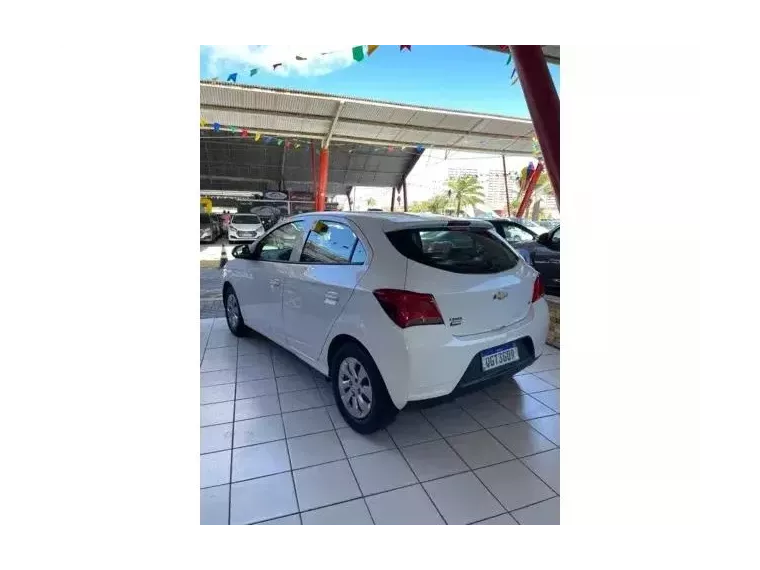 Chevrolet Onix Branco 2