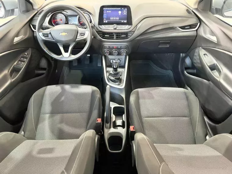 Chevrolet Onix Prata 7