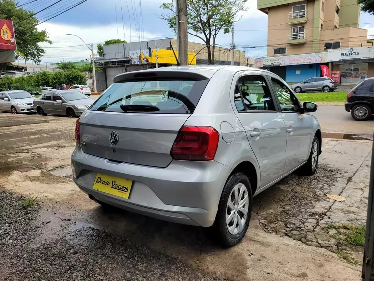 Volkswagen Gol Prata 4