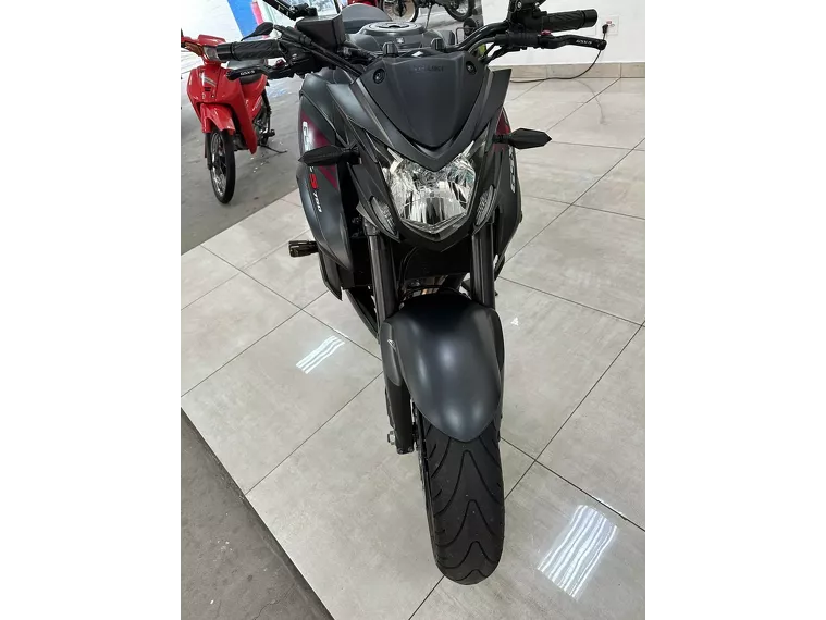 Suzuki GSX-S Preto 23