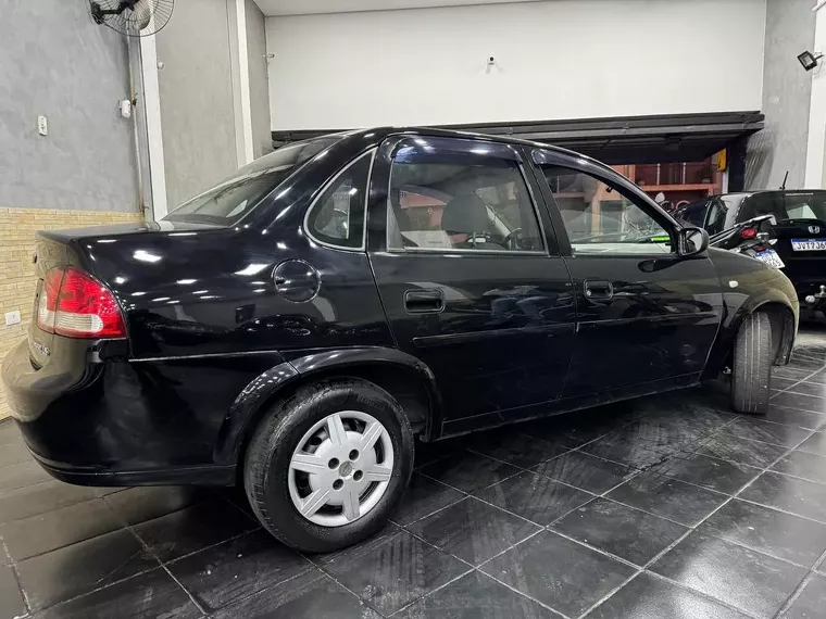 Chevrolet Classic Preto 5