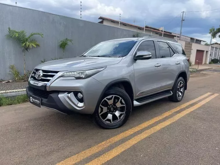 Toyota Hilux Prata 6