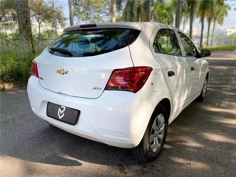 Chevrolet Onix Branco 3