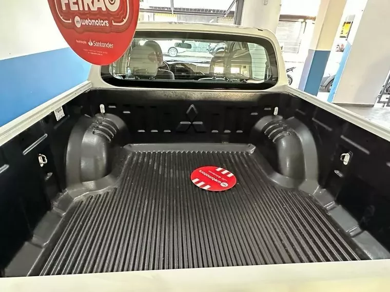 Mitsubishi L200 Triton Branco 7