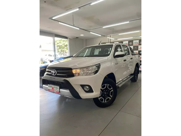 Toyota Hilux Branco 1