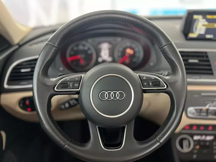 Audi Q3 Preto 15