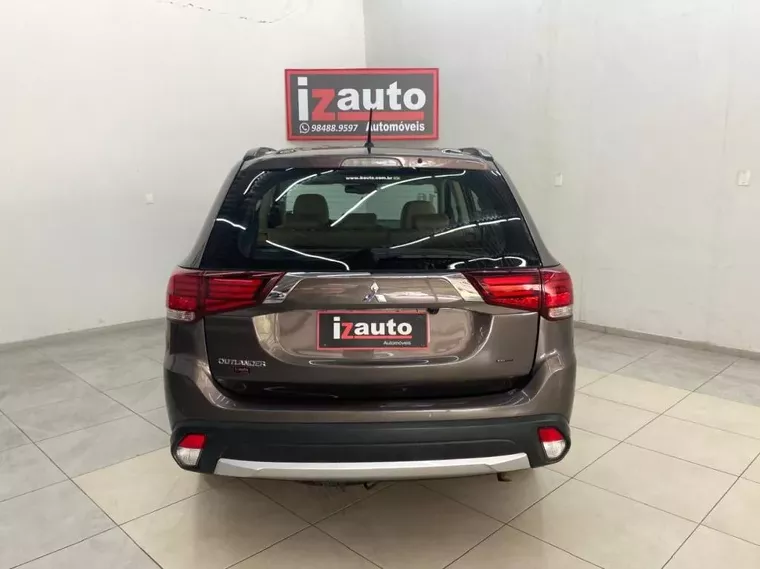 Mitsubishi Outlander Marrom 13