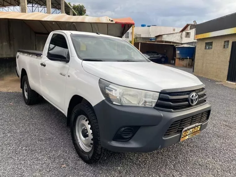 Toyota Hilux Branco 4