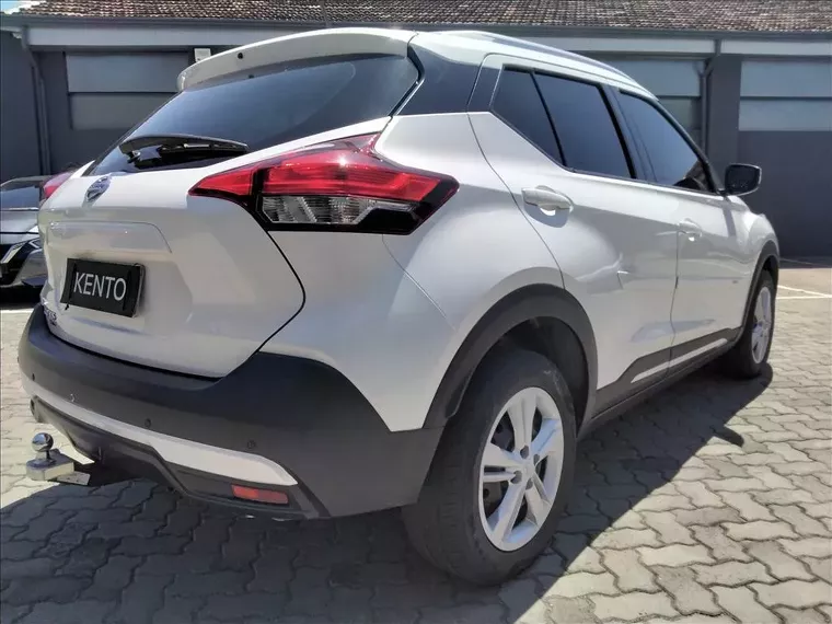 Nissan Kicks Branco 16