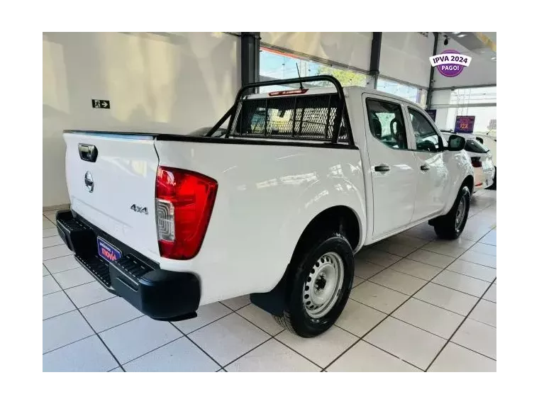 Nissan Frontier Branco 2