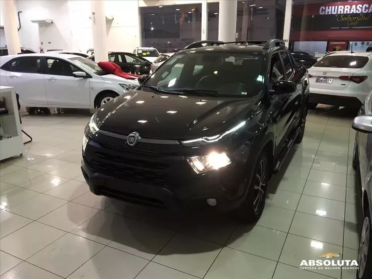 Fiat Toro Preto 1