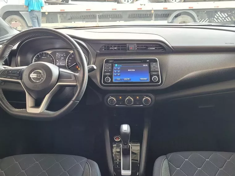 Nissan Kicks Preto 10