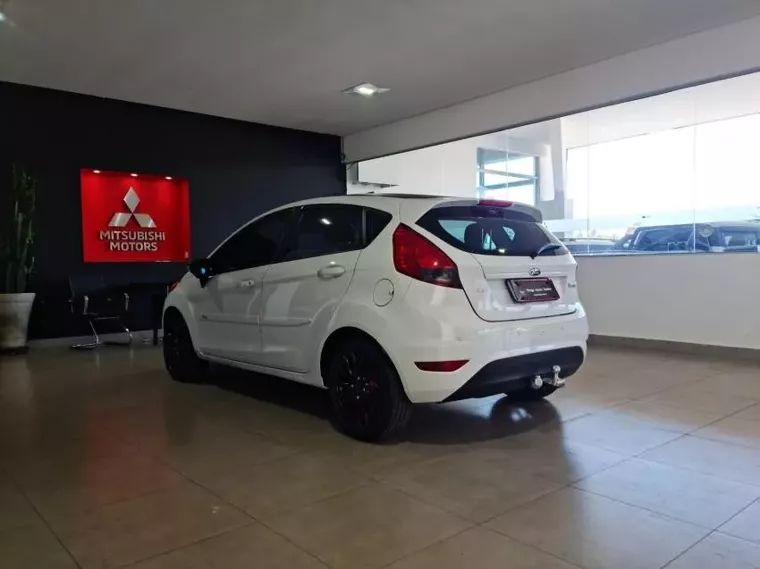 Ford Fiesta Branco 2