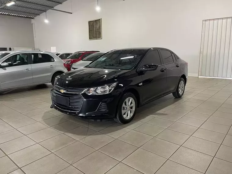 Chevrolet Onix Preto 6