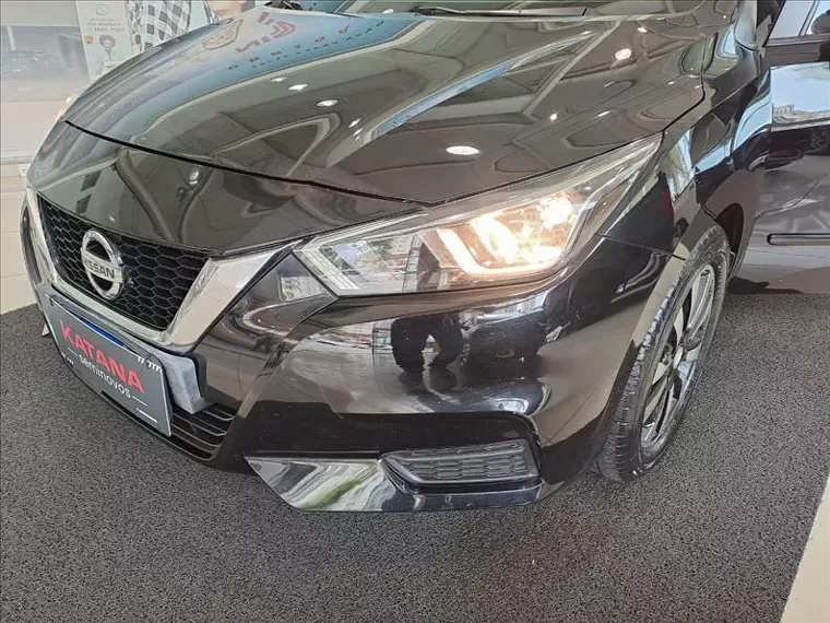 Nissan Versa Preto 13