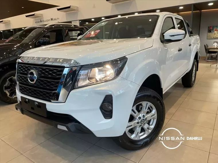 Nissan Frontier Branco 5