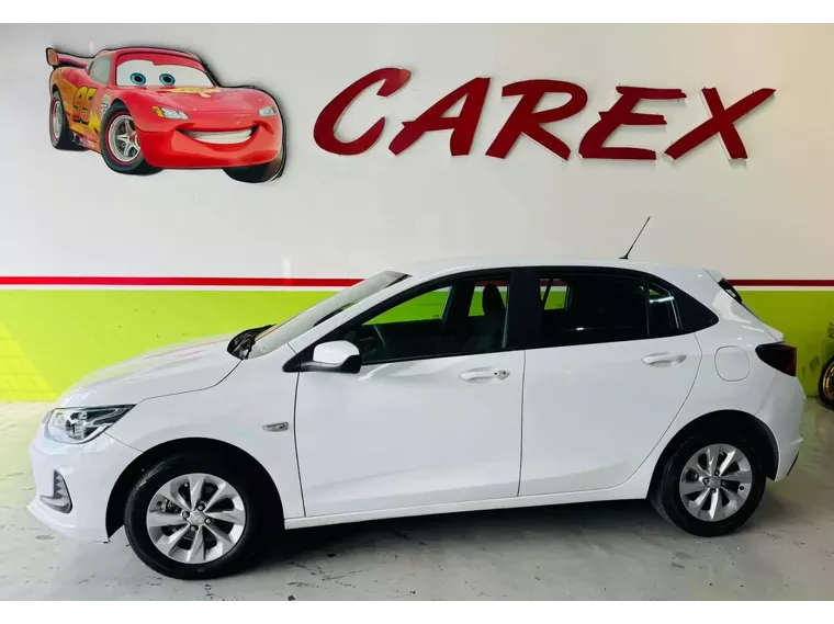 Chevrolet Onix Branco 3