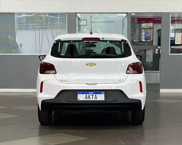 Chevrolet Onix Branco 2