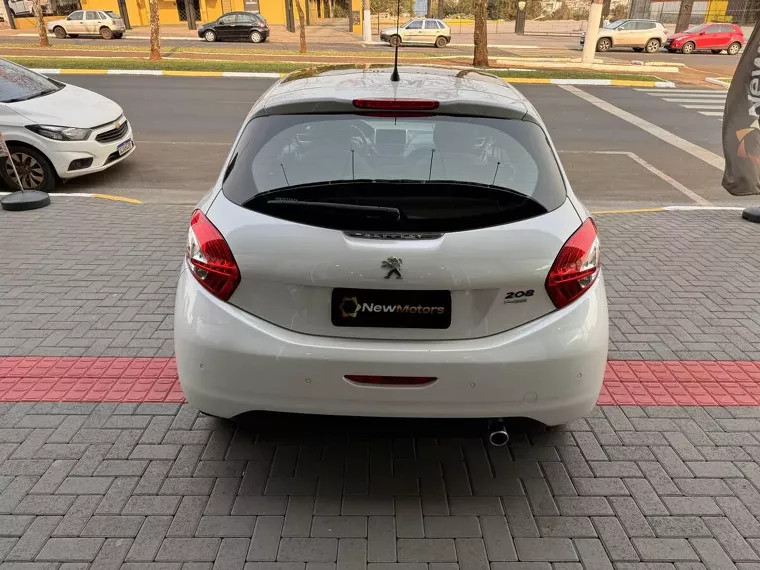 Peugeot 208 Branco 7