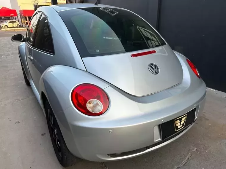 Volkswagen New Beetle Prata 2