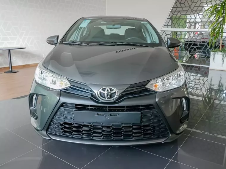 Toyota Yaris Cinza 17