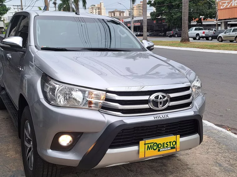 Toyota Hilux Prata 4