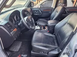 Mitsubishi Pajero Full