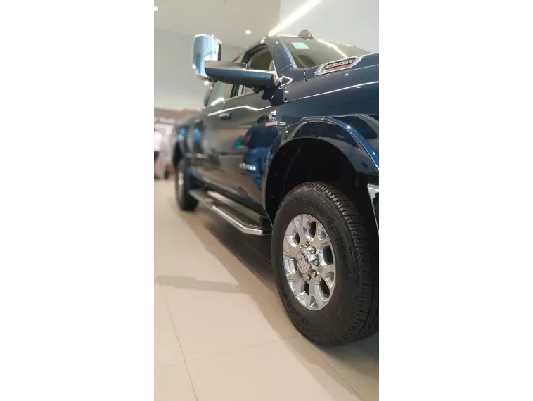 RAM 3500 Azul 5