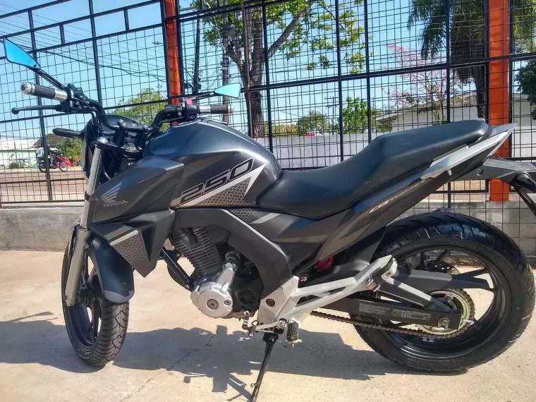 Honda CB Twister Preto 14