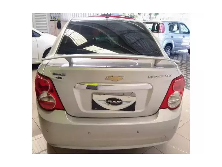 Chevrolet Sonic Prata 8