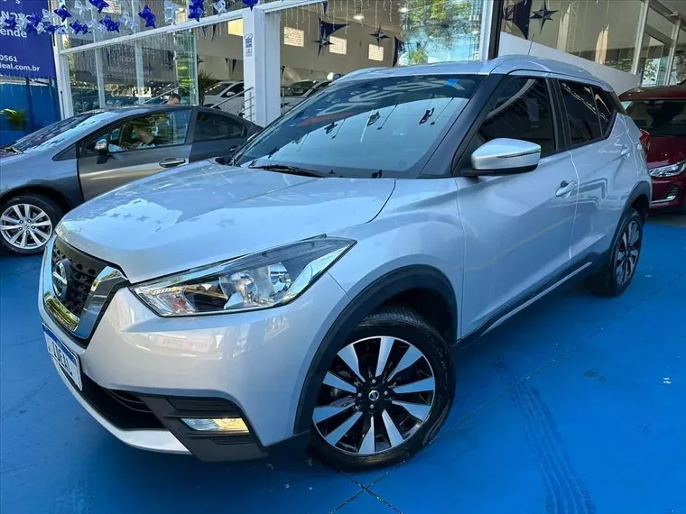 Nissan Kicks Prata 4