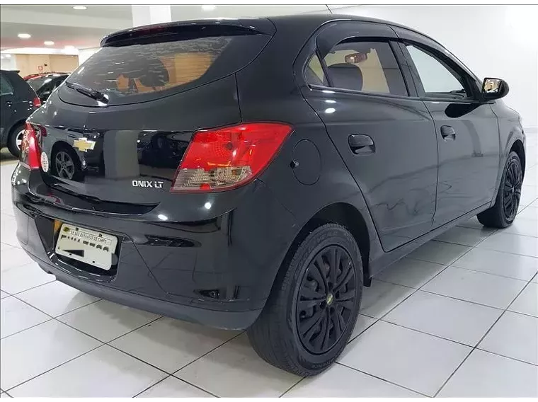 Chevrolet Onix Preto 11