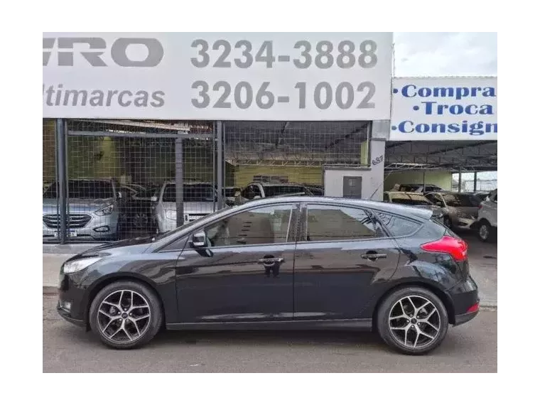 Ford Focus Preto 7