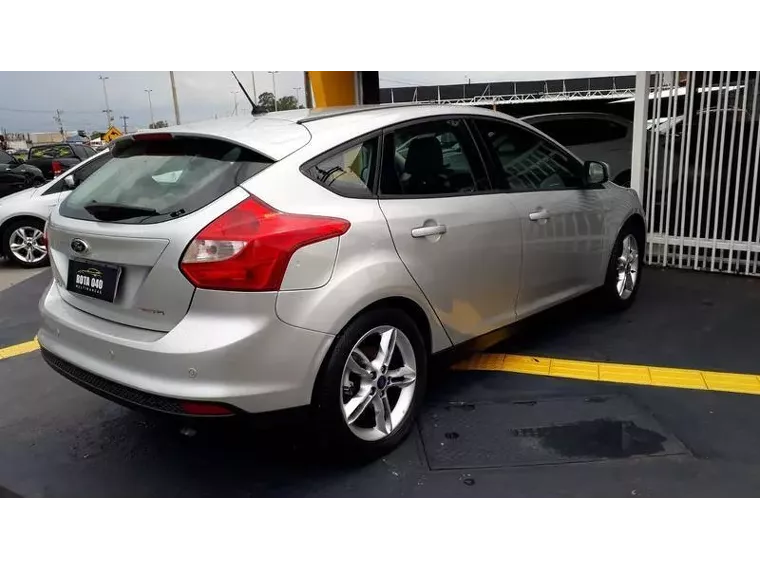 Ford Focus Prata 5