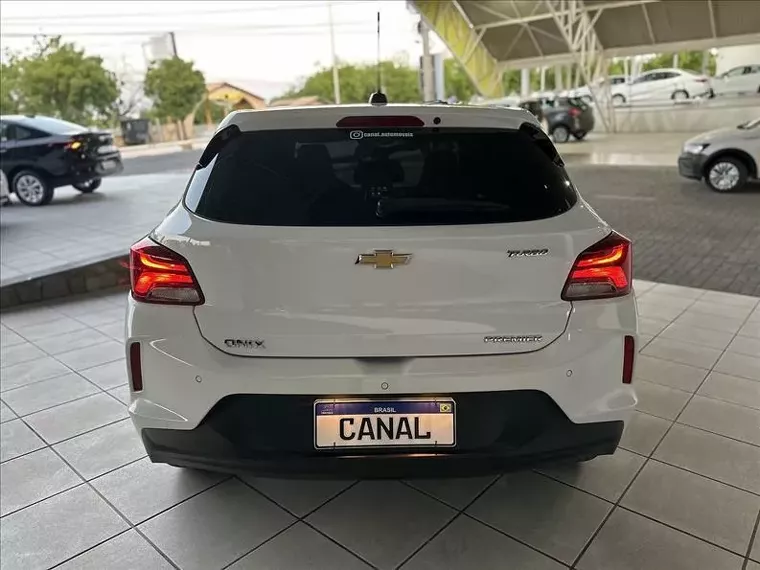 Chevrolet Onix Branco 7