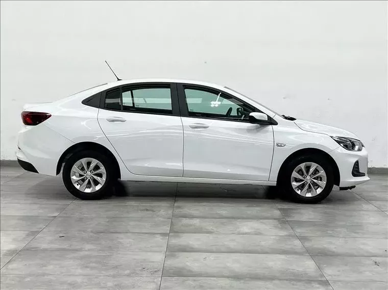 Chevrolet Onix Branco 11