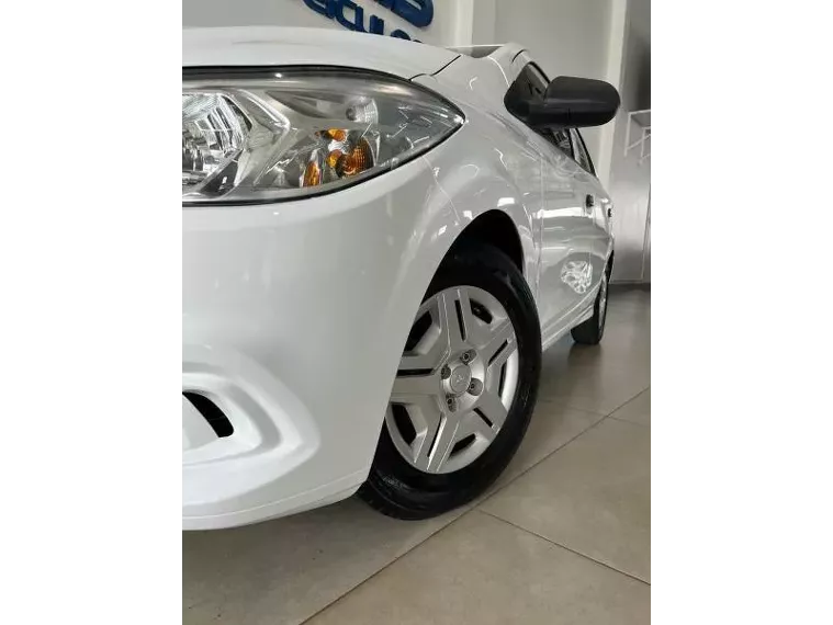 Chevrolet Onix Branco 4