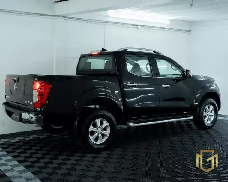 Nissan Frontier Preto 3