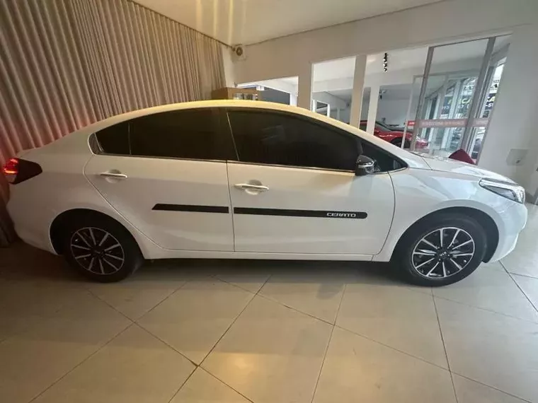 KIA Cerato Branco 19