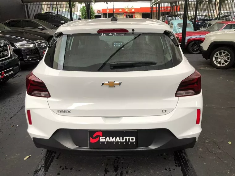 Chevrolet Onix Branco 6