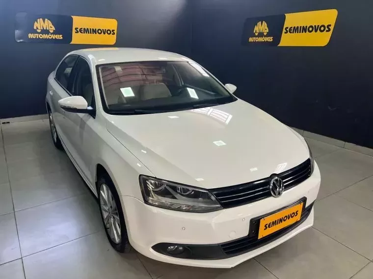 Volkswagen Jetta Branco 17