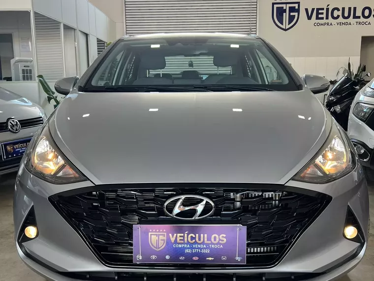 Hyundai HB20S Prata 13