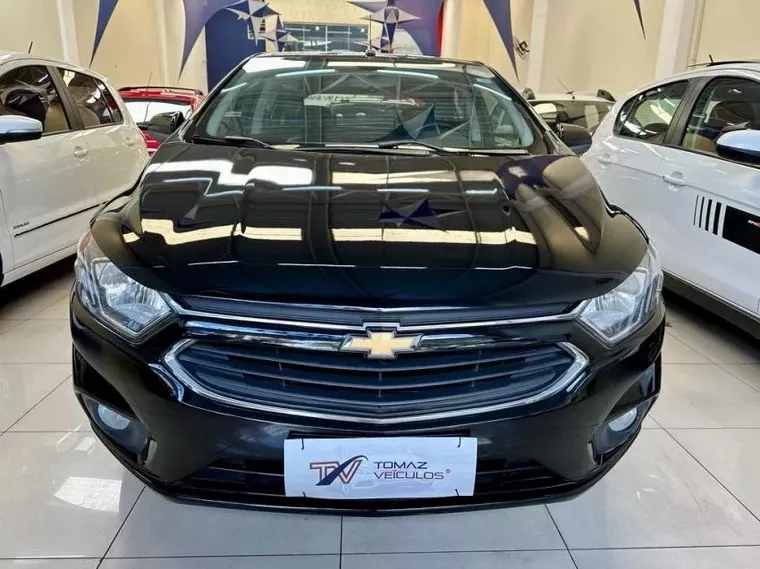 Chevrolet Onix Preto 18