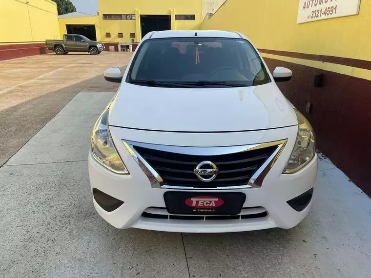 Nissan Versa Branco 1